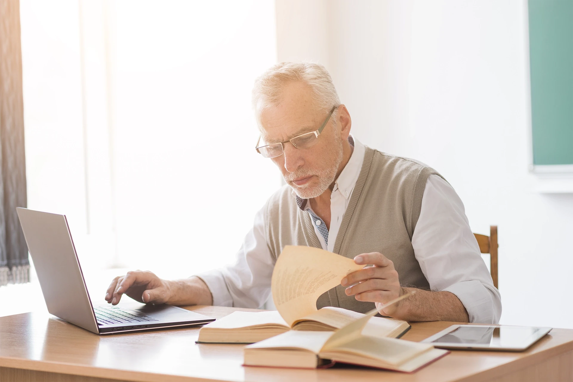 All of the Benefits of a Live Classroom from the Comfort of Your Home